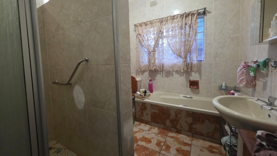 4 Bedroom Property for Sale in Geelhoutpark North West